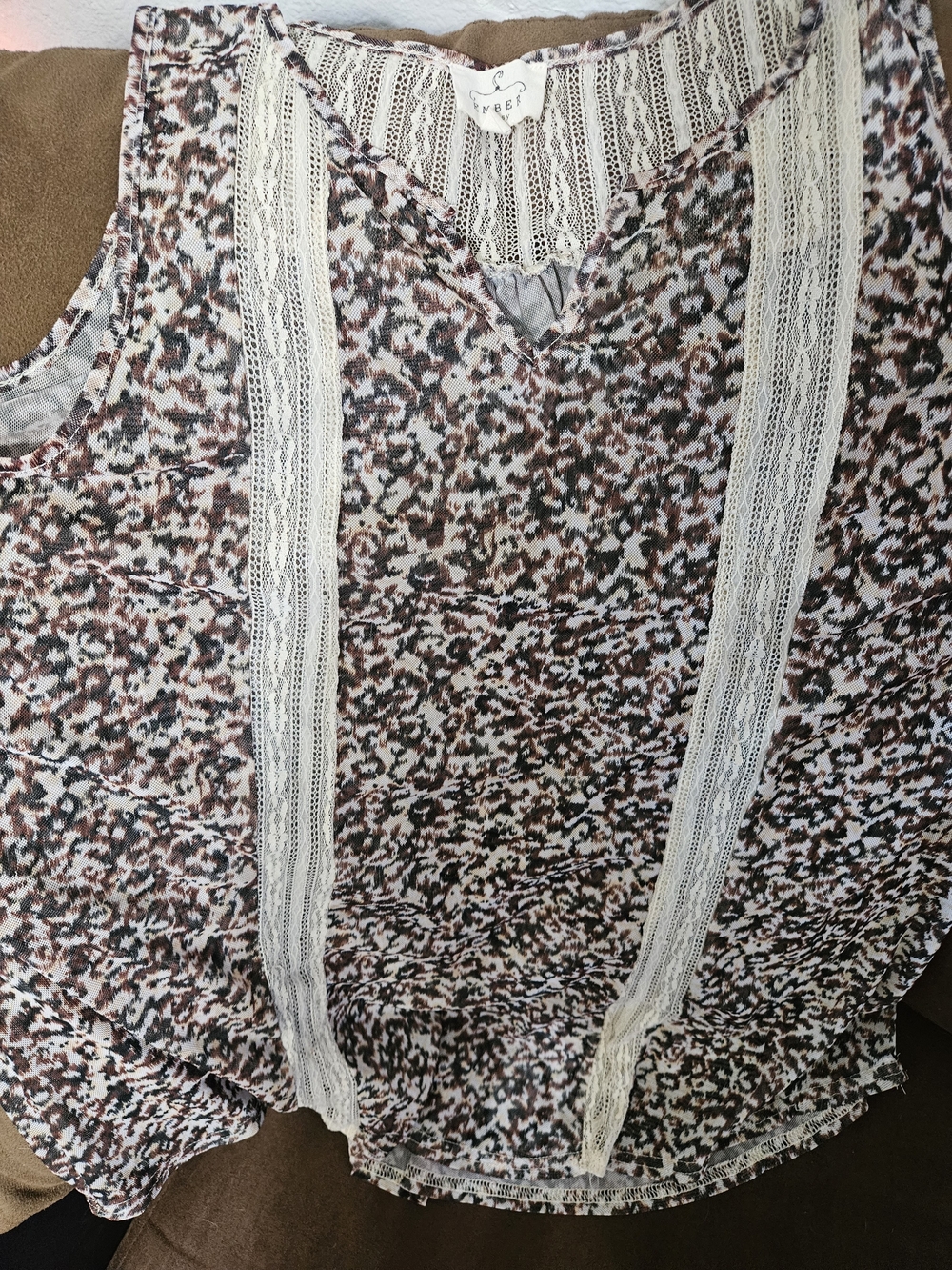 Lace-Trim V-Neck Tank Top in Cream and Brown